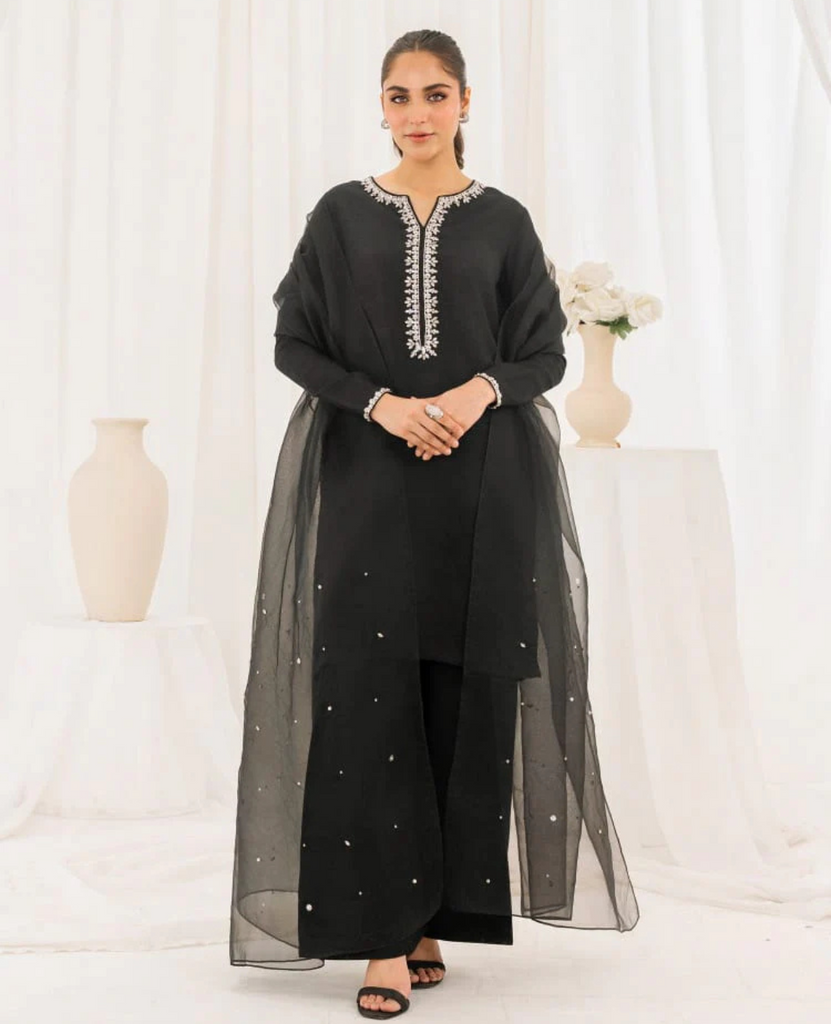 Styling Lawn Suits for Every Occasion